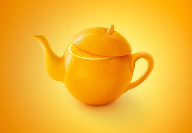 Czajniczek owoców pomarańczy na białym tle na pomarańczowym tle Koncepcja soku ze świeżymi owocami