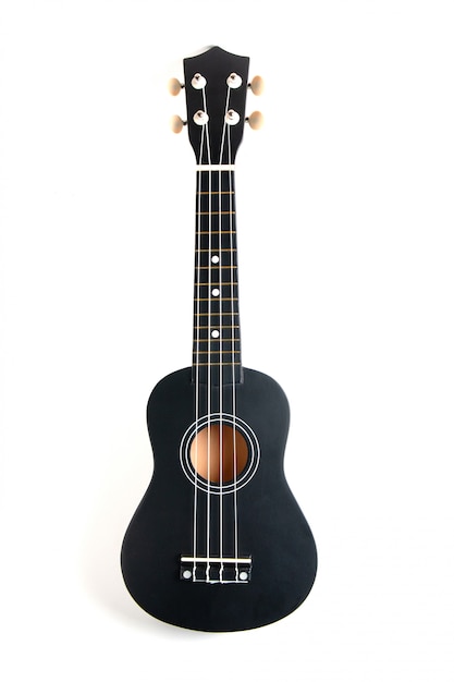 czarna gitara ukulele na białym tle