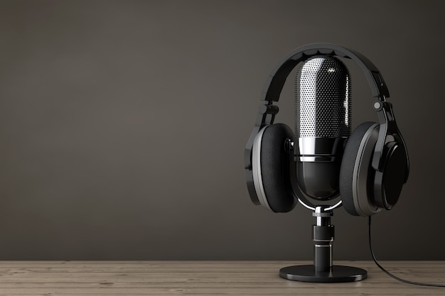 Czarne słuchawki nad mikrofonem na drewnianym stole. Renderowanie 3D