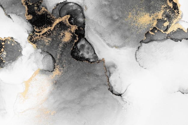 Czarne złoto streszczenie tło marmuru płynnym tuszem sztuki malowania na papierze.