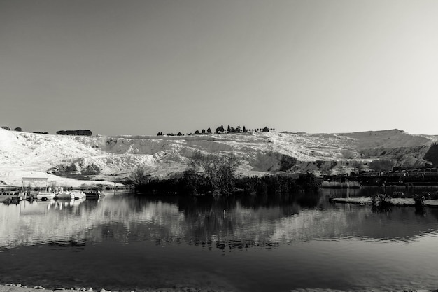 Czarno-białe trawertyny wapniowe w Pamukkale