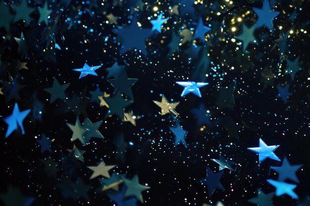 Czarny obraz tła z wieloma gwiazdami Bożego Narodzenia