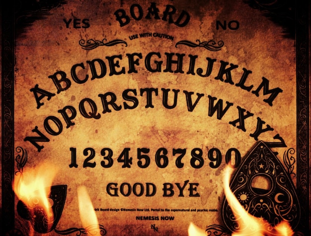 Czarownictwo Duchowa Gra Ouija Tablica i Ogień