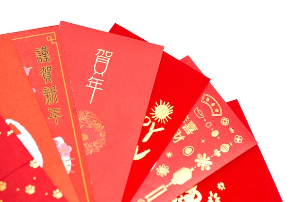 Czerwona koperta pakiet chiński nowy rok, hongbao z znakiem "szczęśliwego nowego roku" na białym tle dla chińskiego nowego roku. Tłumaczenie: Powodzenia w roku