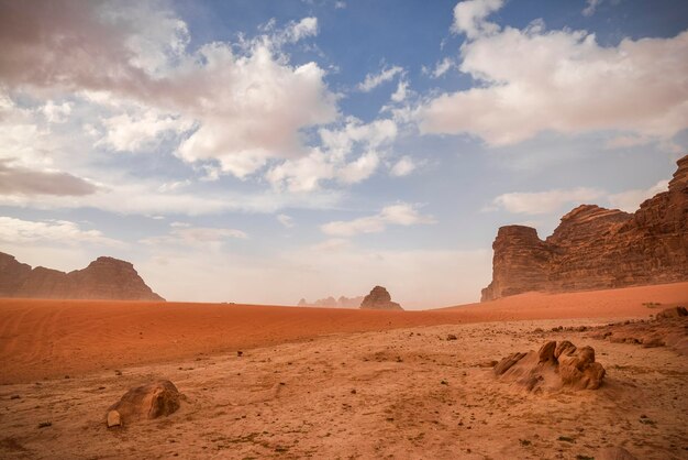 Zdjęcie czerwona pustynia wadi rum