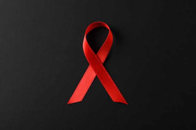 Czerwona Wstążka świadomości Aids Na Czarnej ścianie, Miejsca Na Tekst