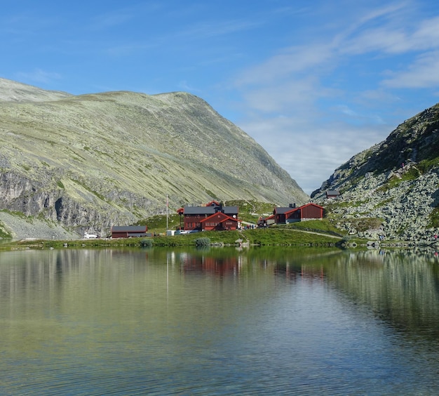 Zdjęcie czerwone domki wyspy norwegia