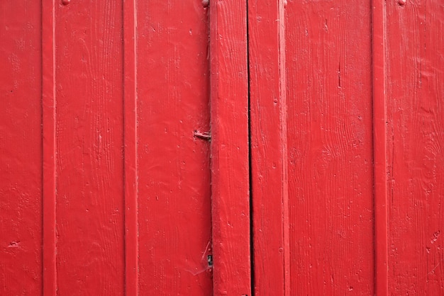 Czerwone drzwi drewniane deski malują drewniane deski w tle