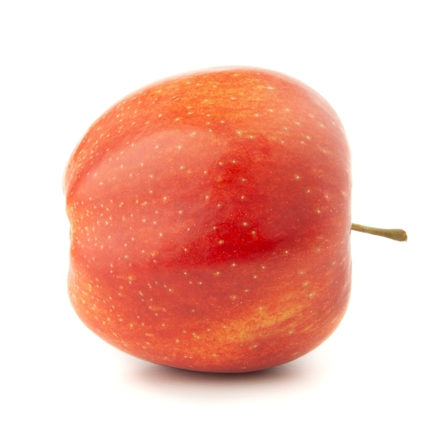 Zdjęcie czerwone jabłko na białej powierzchni z cieniem.