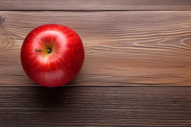 Czerwone jabłko na drewnianym tle