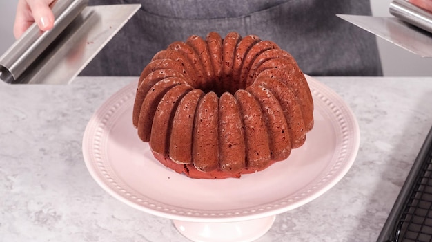 Czerwony aksamitny tort bundt