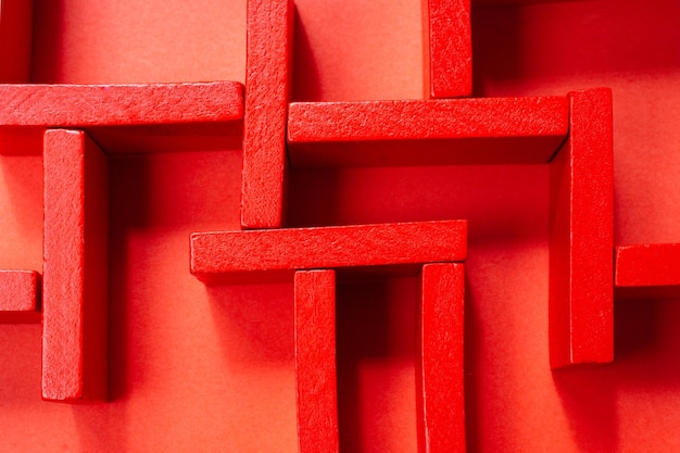 Czerwony drewniany labirynt labirynt zabawka gra logiczna podniesiony wysoki kąt widzenia