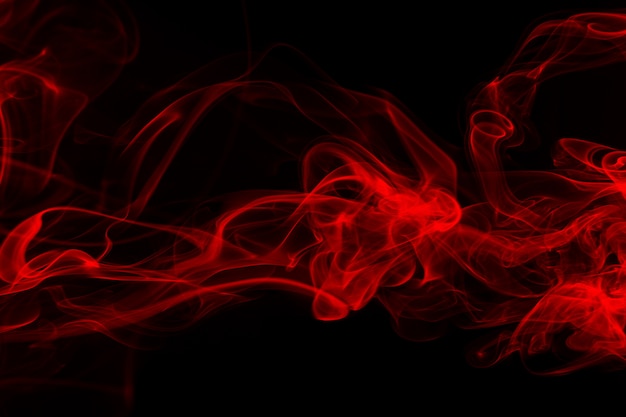 Czerwony dym streszczenie na ciemnym tle, ruch ognia w kolorze czarnym