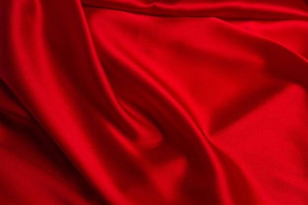 Czerwony jedwab lub satynowa luksusowa tekstura tkanina może służyć jako abstrakcyjne tło. Widok z góry.