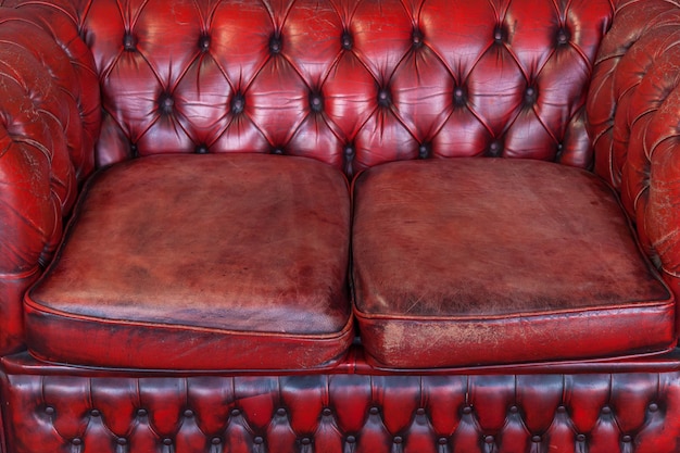 Zdjęcie czerwony stary rocznik prawdziwej skóry sofa tekstury tła