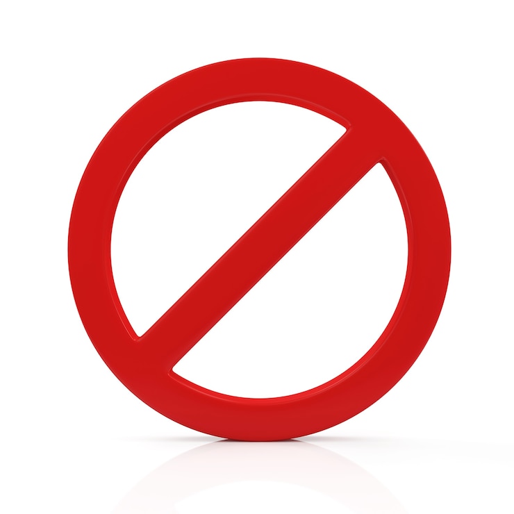 Czerwony zakazany symbol na białym tle