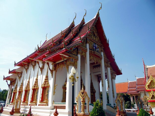 Część buddyjskiej świątyni Phuket Wat Chalong. Wat Chaiyathararam. Tajskie buddyjskie miejsce kultu