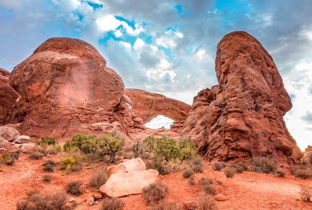 Część okienna, łuk okienny południowy w Parku Narodowym Arches, Utah