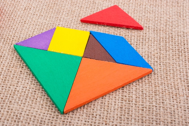 Zdjęcie części kwadratowej układanki tangram