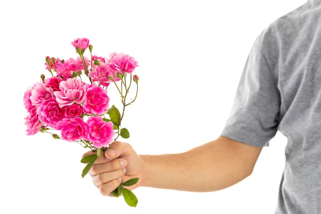 Człowiek z kwiatami na rękach