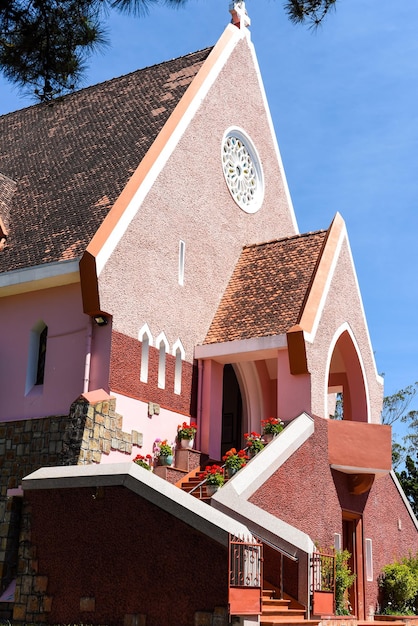 Da Lat, Wietnam – 10 lutego 2023 r. Klasztor katolicki Domaine de Marie zbudowany w języku francuskim w 1940 r.