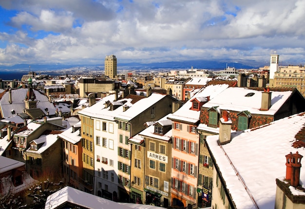 Dach Lausanne po śniegu