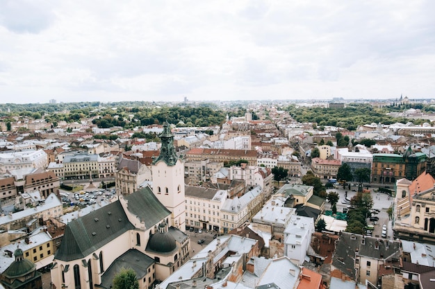 Dachy starego Lwowa Lwów Lwów Piękne miasto architektura tło koncepcja urbanistyczna Lwów Ukraina sierpień 12 2016x9