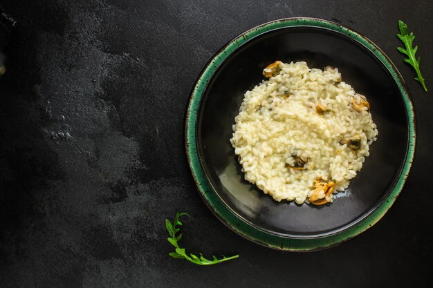 danie główne z małżami risotto