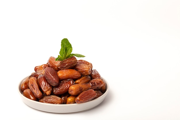 Datuje owoce, miętę i cynamon na Ramadan