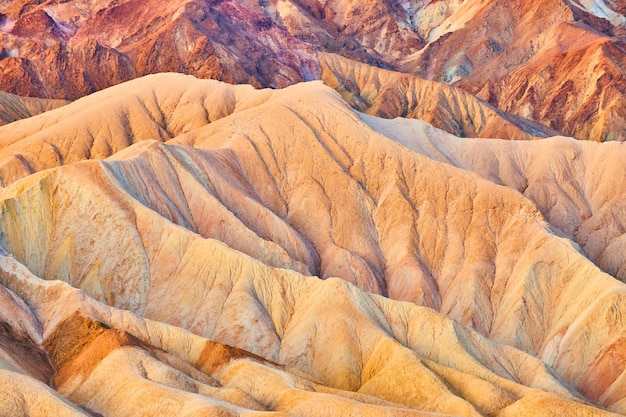 Death Valley Zabriskie Point kultowe kolorowe fale o wschodzie słońca