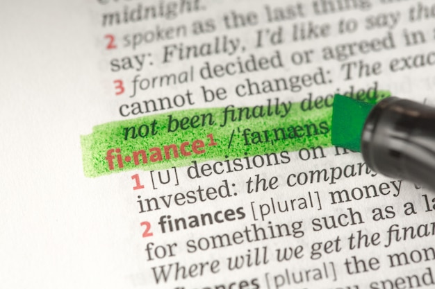 Definicja finansów wyróżniona na zielono