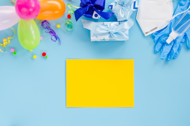 Dekoracje urodzinowe i sprzęt medyczny z żółtym papierem