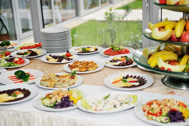 delicius catering aranżacja żywności na przyjęciu w restauracji