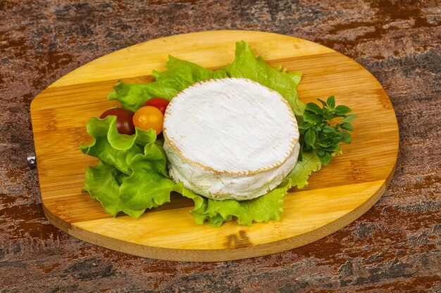 Delikatny ser camembert