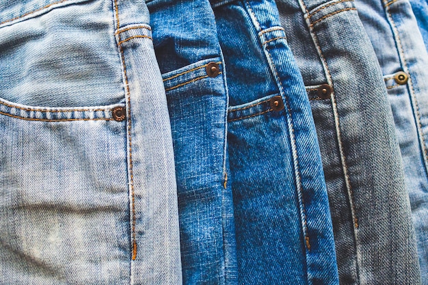 Denim niebieskie dżinsy stos zbliżenie