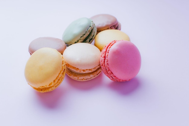 Deser Macarons na tle pastelowych tonów Kopiowanie miejsca