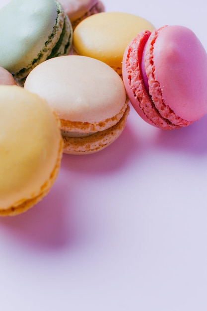 Deser Macarons na tle pastelowych tonów Kopiowanie miejsca