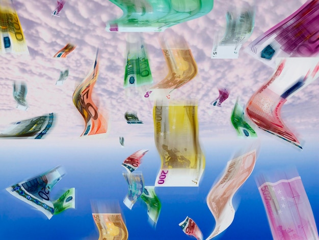 Deszcz banknotów euro