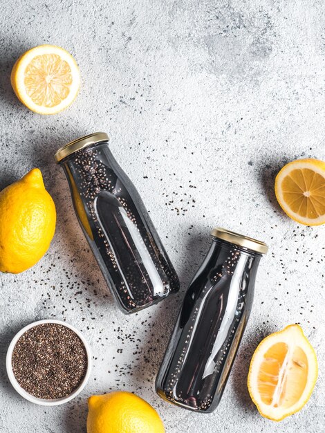 Zdjęcie detox activated charcoal black chia lemon water