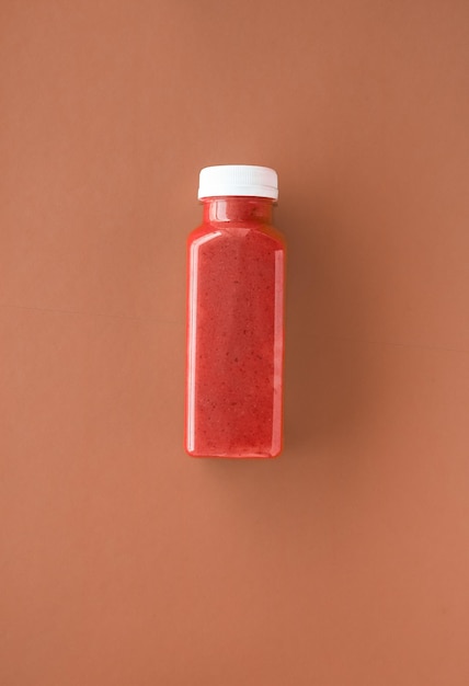 Detox superfood smoothie butelka do odchudzania na brązowym tle flatlay design dla bloga ekspertów ds. żywności i żywienia