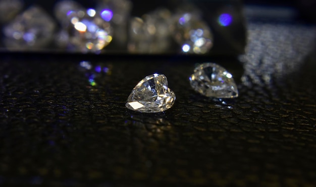 Diament biżuteria kryształ klejnot luksusowy klejnot brylantowy szklany kamień diamenty kamień szlachetny czarny moda prezent klejnoty błyszczący srebrny karatowy pierścień odbicie przezroczysty obiekt złoty skarb