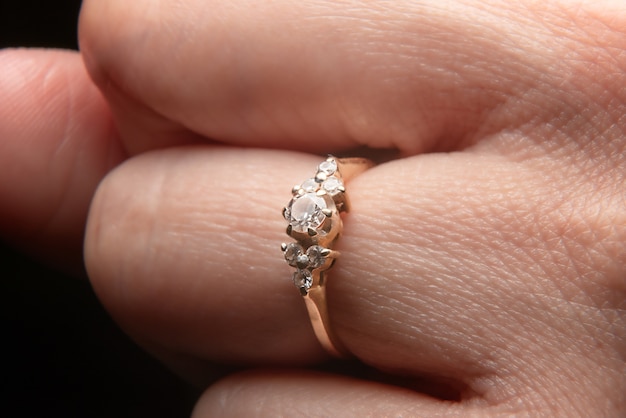 Zdjęcie diamond ring worn fingers