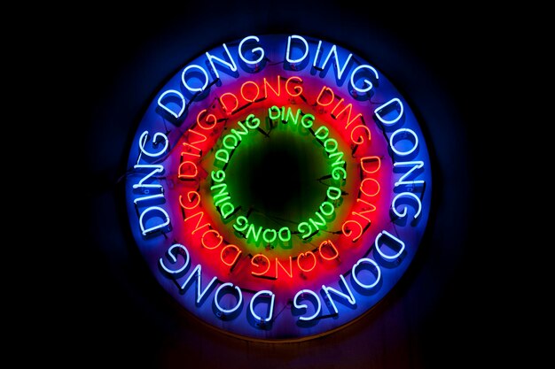 Zdjęcie ding-dong neonowe światło