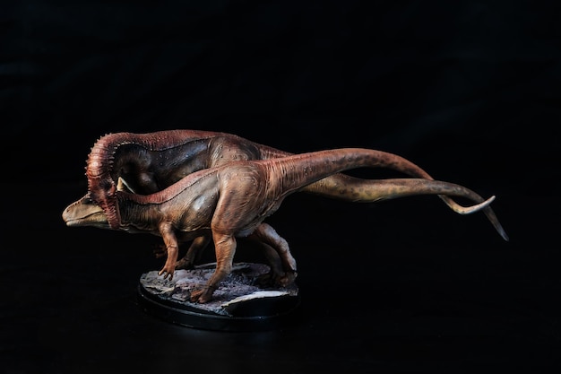 Zdjęcie dinozaur allosaurus w ciemności