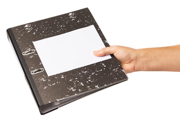 Dłoń trzymająca folder z dokumentami na białym tle szablonu dla projektanta