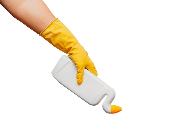 Dłonie kobiet w żółtych grubych gumowych rękawiczkach trzymają butelkę środka do czyszczenia toalet z żółtą nakrętką