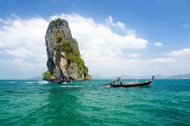 Długiego Ogonu łódź Blisko Ao Nang, Krabi Tajlandia