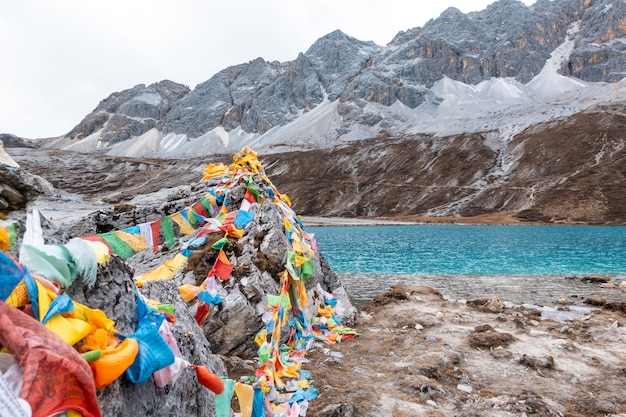 Dojny Jezioro, Yading Rezerwat Przyrody, Porcelana