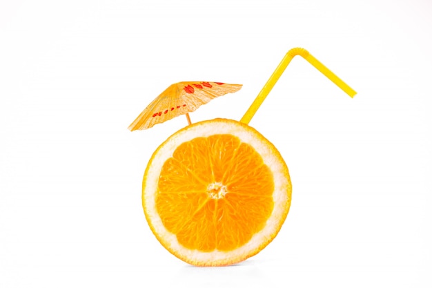 Dojrzała pomarańcza na białym tle