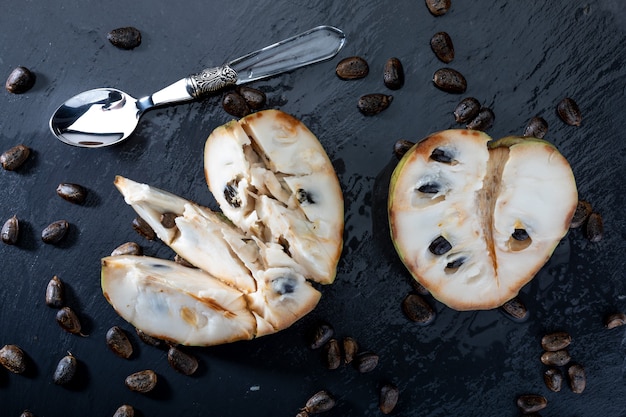 Dojrzałe Cherimoyas